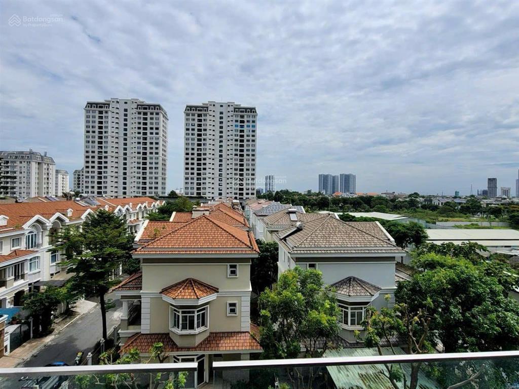 Gấp. chủ gửi cho thuê căn hộ 2pn the antonia phú mỹ hưng, nội thất cao cấp, view biệt thự, giá 27tr