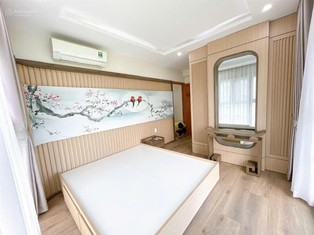 Gấp. chủ gửi bán gấp căn hộ happy valley, 116m2, 3pn, nội thất cao cấp, có hdt 35tr, giá 9,8 tỷ