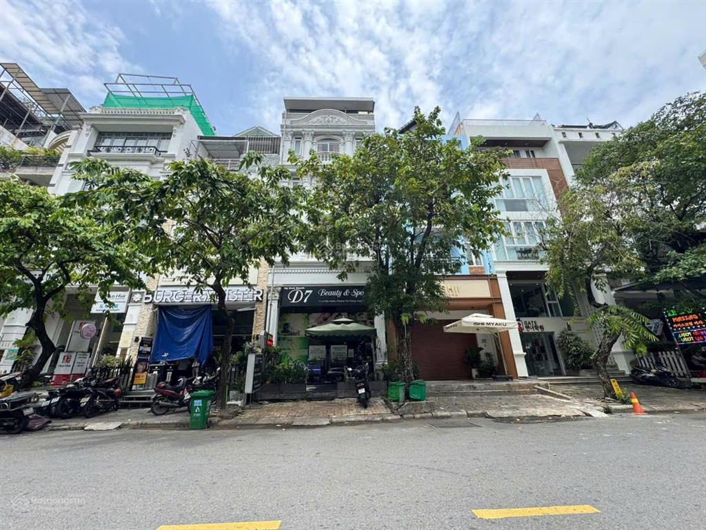 Gấp. chủ gửi bán gấp nhà phố hưng phước 3 đường lê văn thiêm, có thang máy, giá 45 tỷ