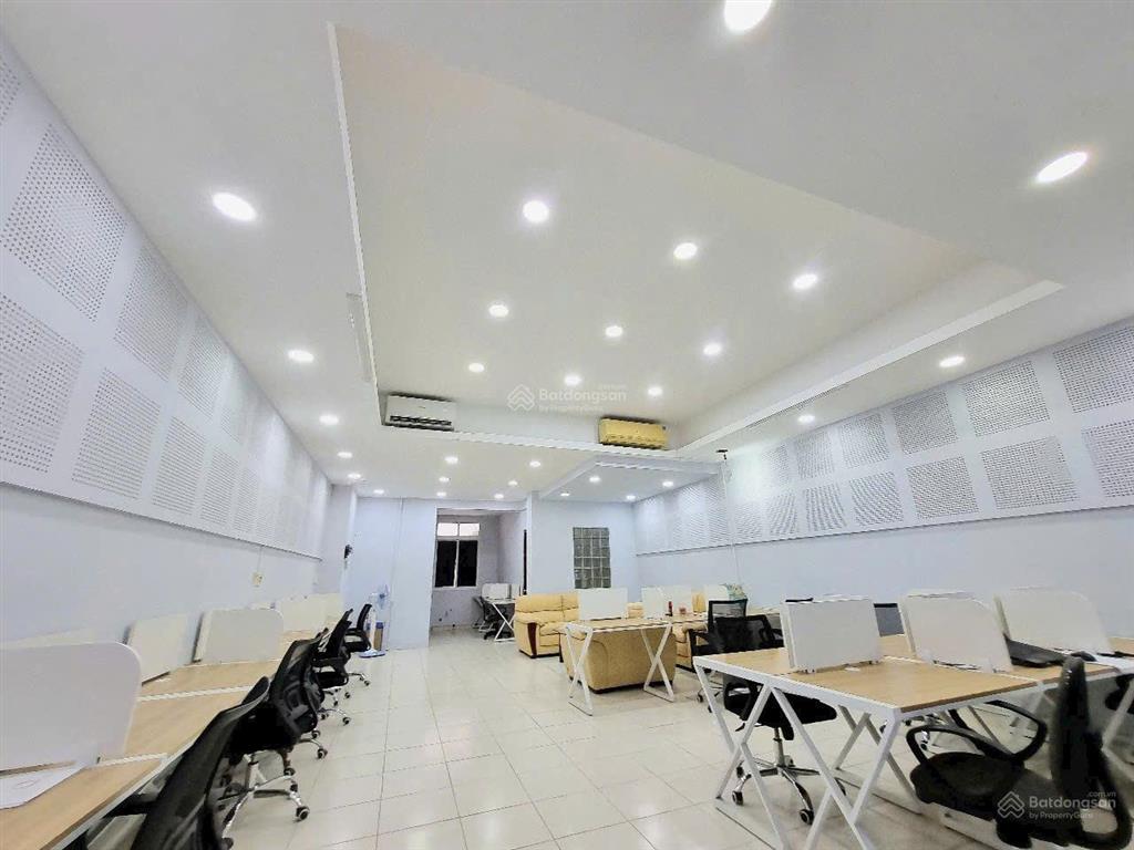 New. chủ thiện chí cho thuê văn phòng trung tâm phú mỹ hưng, 100m2, sẵn bàn ghế, 16tr/tháng