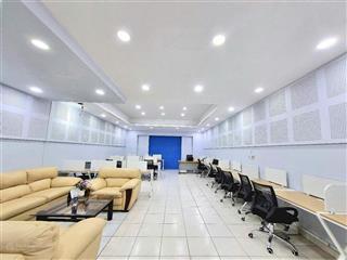 New. chủ thiện chí cho thuê văn phòng trung tâm phú mỹ hưng, 100m2, sẵn bàn ghế, 16tr/tháng