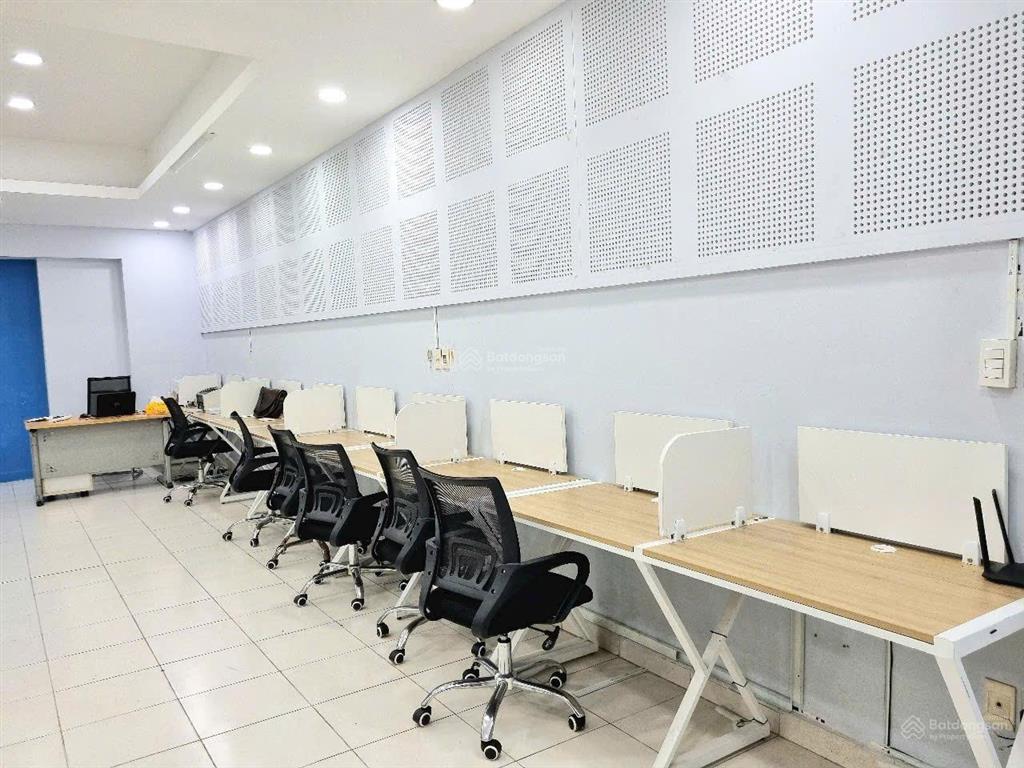 New. chủ thiện chí cho thuê văn phòng trung tâm phú mỹ hưng, 100m2, sẵn bàn ghế, 16tr/tháng
