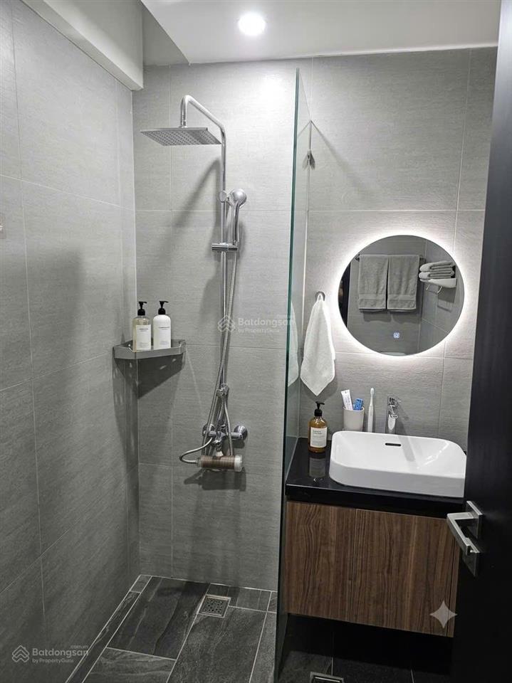 Gấp. chủ gửi bán gấp căn hộ saigon south, 72m2, lầu cao, nhà đẹp, giá 5,2 tỷ tl