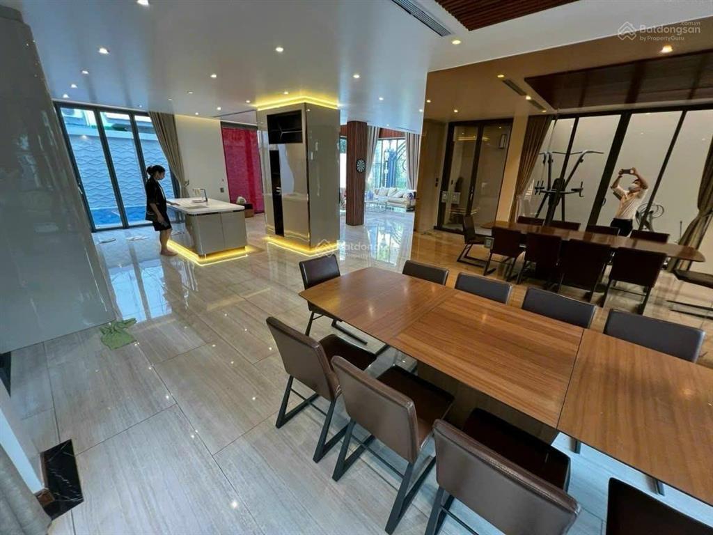 Gấp. chủ thiện chí cho thuê biệt thự phú mỹ hưng có hồ bơi, nội thất cao cấp, giá 160tr/tháng