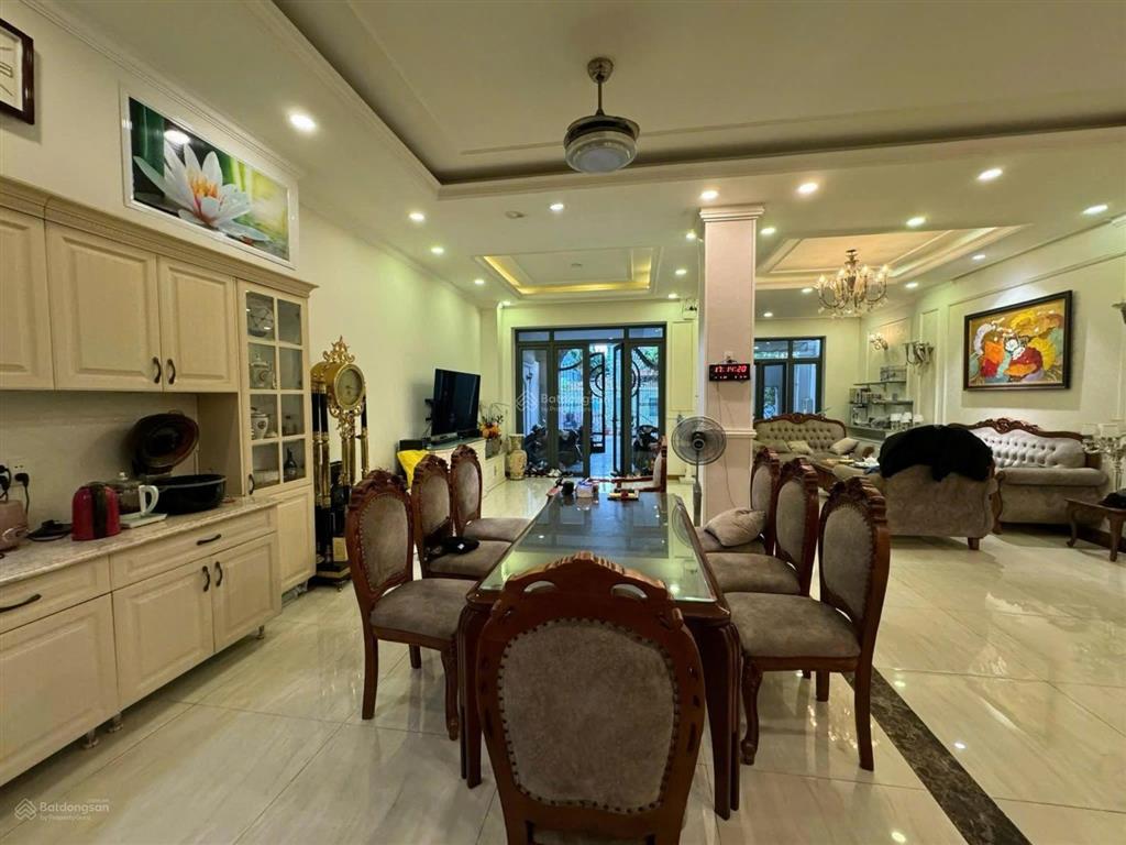 Gấp. chủ giảm giá bán gấp trong tháng biệt thự tấn trường, nội thất cao cấp, có thang máy, giá 26tỷ