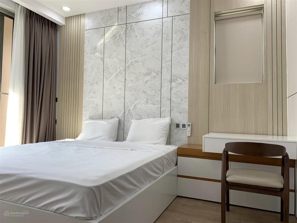 Gấp. chủ gửi cho thuê căn hộ midtown pmh, căn góc, lầu 20, 84m2, nhà đẹp, giá 29tr/tháng