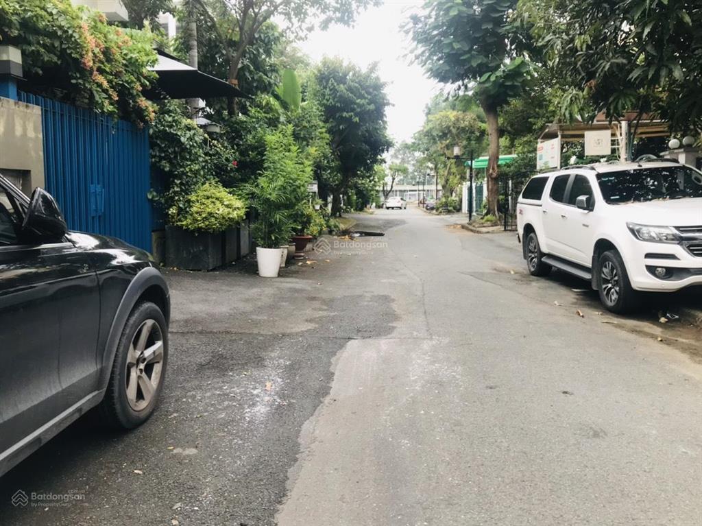 Gấp. chủ gửi cho thuê gấp biệt thự đơn lập sân vườn phú mỹ hưng đối diện công viên, 272m, giá 72tr