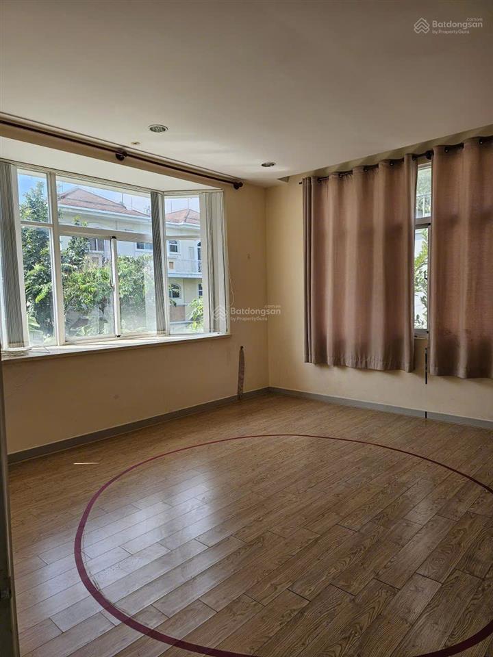 Gấp. chủ gửi cho thuê biệt thự phú mỹ hưng, diện tích 272m2, giá 72tr/tháng