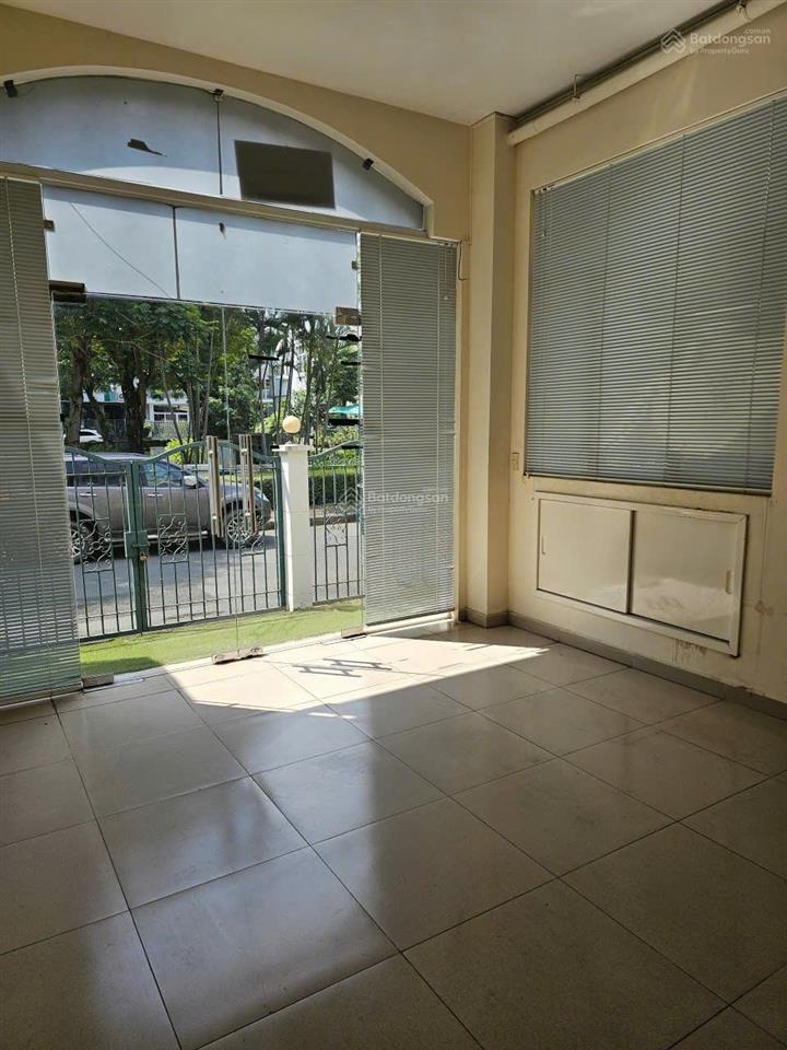 Gấp. chủ gửi cho thuê biệt thự phú mỹ hưng, diện tích 272m2, giá 72tr/tháng