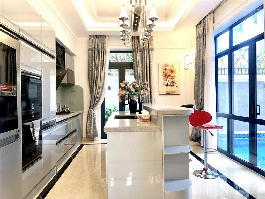 Gấp. chủ thiện chí gửi cho thuê biệt thự phú mỹ hưng có hồ bơi, giá 130tr/tháng