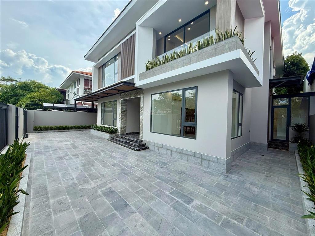 Gấp. cho thuê biệt thự cao cấp phú mỹ hưng, 4pn, 342m2, giá 150tr/tháng