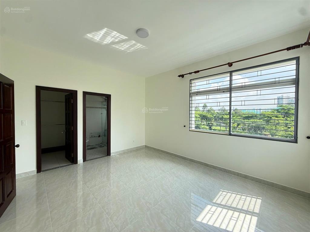 Gấp. chủ gửi cho thuê biệt thự mặt đường phạm thái bường phú mỹ hưng, giá 65tr/tháng