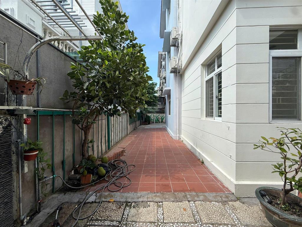 Gấp. chủ gửi cho thuê biệt thự mặt đường phạm thái bường phú mỹ hưng, giá 65tr/tháng