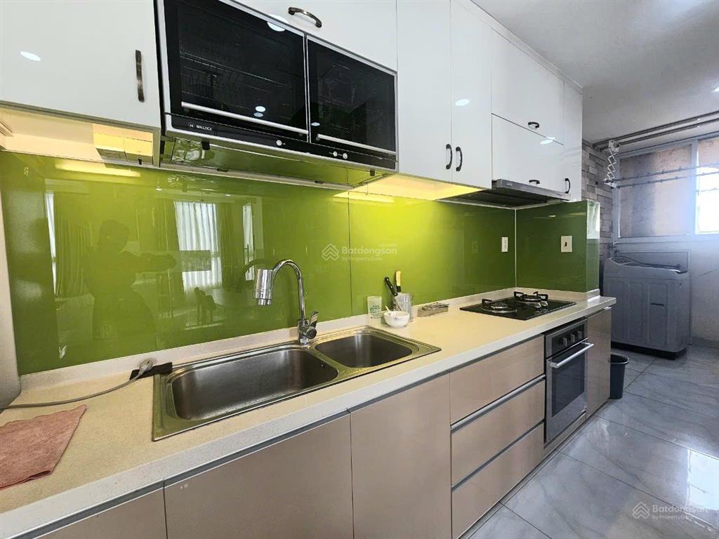 Gấp. cho thuê gấp căn hộ star hill, 3pn, căn góc, lầu cao, nhà đẹp, view hồ bơi, giá 23tr/tháng