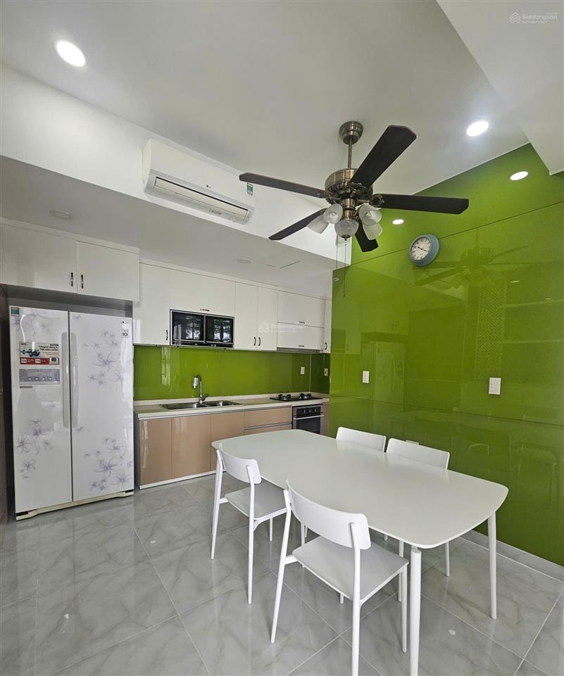 Gấp. chủ gửi bán gấp căn hộ star hill, 3pn, căn góc, lầu cao, view hồ bơi, giá 10 tỷ