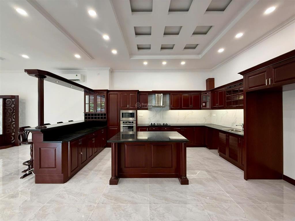 Gấp. cho thuê biệt thự villa cao cấp phú mỹ hưng, 342m2, giá 150tr/tháng