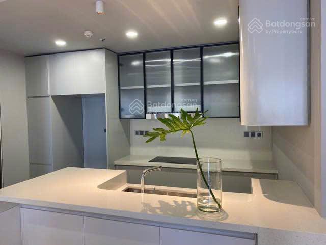Gấp. cho thuê gấp căn hộ the peak pmh, 126m2, căn góc, 3pn, lầu cao, nội thất cao cấp, giá 65tr/th