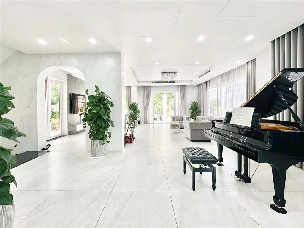 Gấp. chủ kẹt tiền gửi bán gấp biệt thự cityland, 372m2, nội thất cao cấp, có thang máy, giá 85 tỷ
