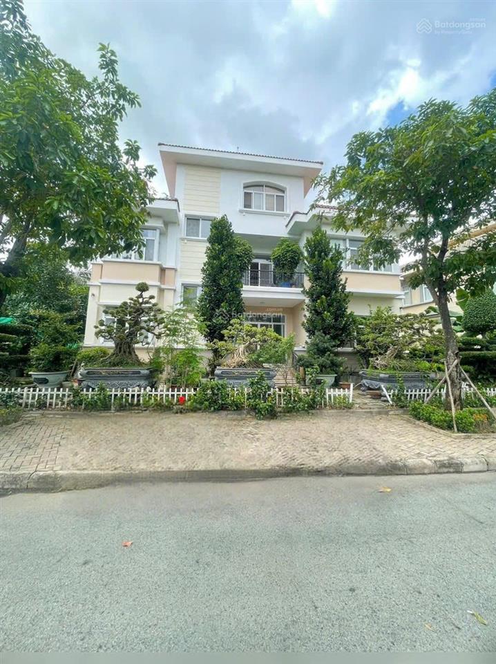 Gấp. chủ gửi bán gấp biệt thự chateau pmh, 522m2, căn góc, giá 250 tỷ