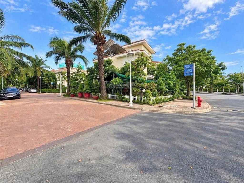 Gấp. chủ gửi bán gấp biệt thự chateau pmh, 522m2, căn góc, giá 250 tỷ