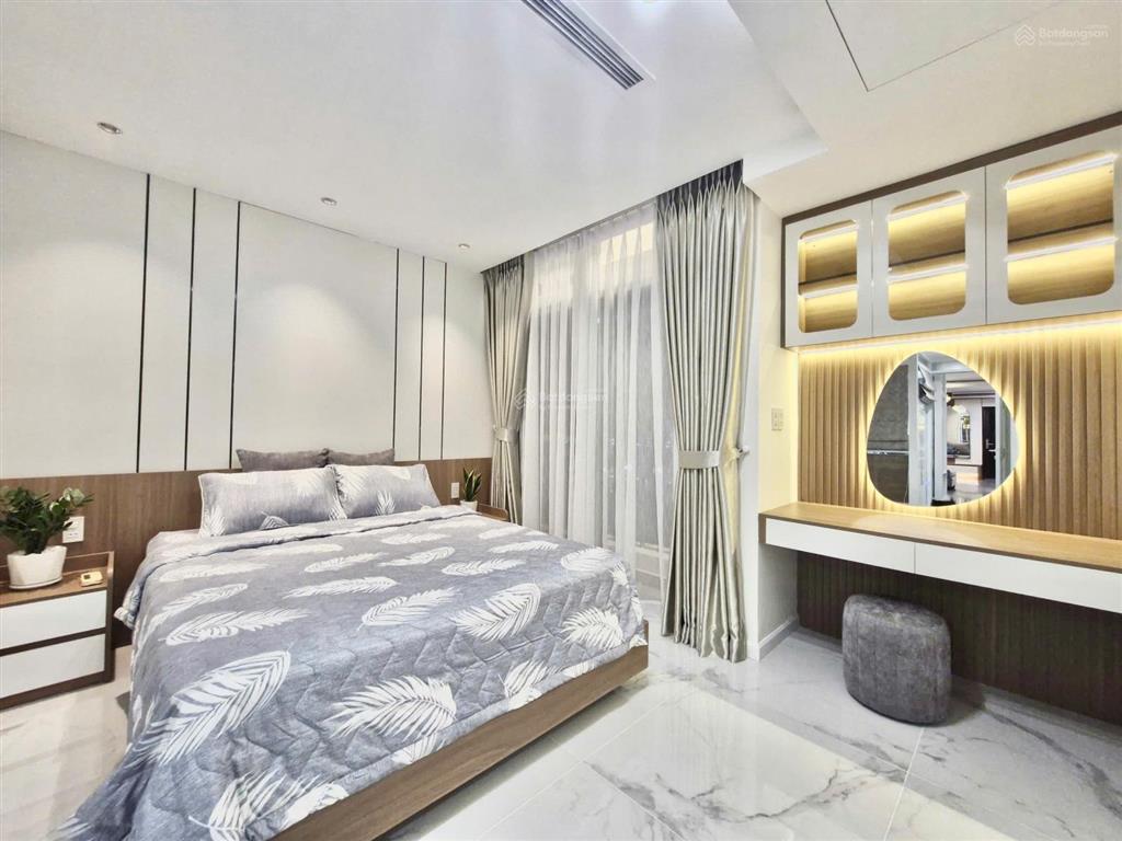 Gấp. giảm giá bán gấp trong tháng căn hộ star hill, căn góc, lầu cao, 102m2, nhà đẹp, giá 9,9 tỷ