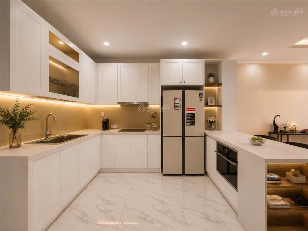 Gấp. cho thuê biệt thự phường tân hưng kế phú mỹ hưng, 250m2, có hồ bơi, giá 85tr/tháng