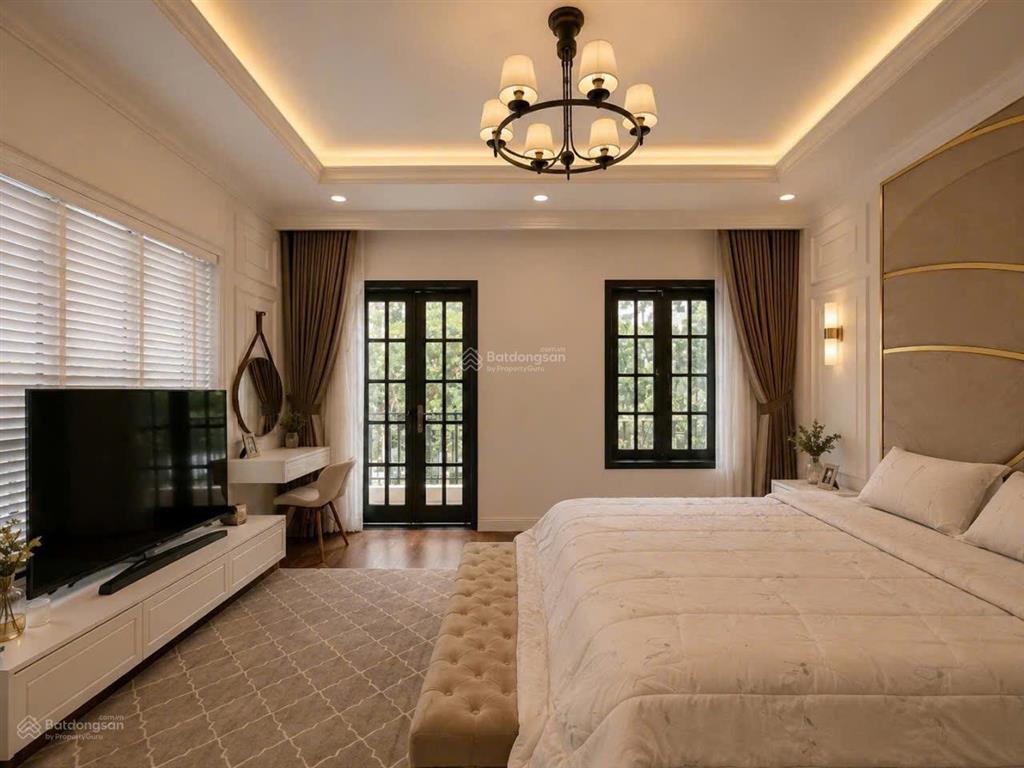 Gấp. cho thuê biệt thự phường tân hưng kế phú mỹ hưng, 250m2, có hồ bơi, giá 85tr/tháng