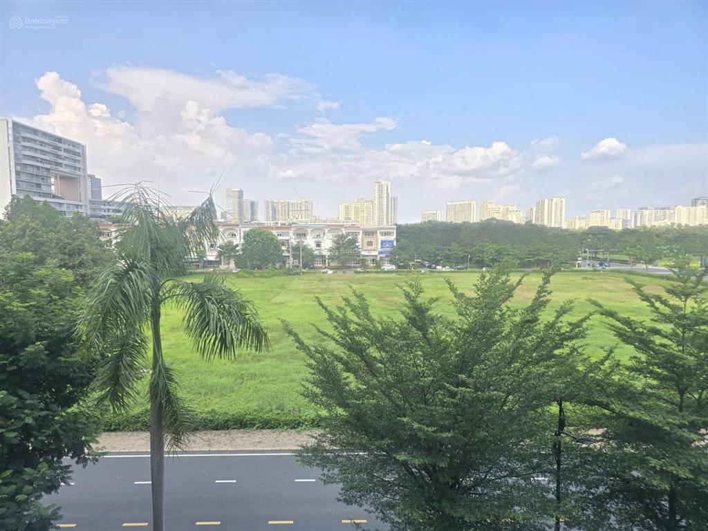 Gấp. kẹt tiền bán gấp căn hộ panorama, balcony phòng khách, 140m2, giá 15,5 tỷ
