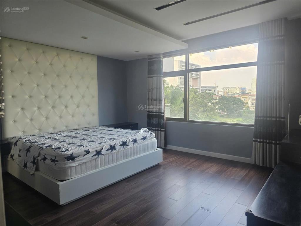 Gấp. kẹt tiền bán gấp căn hộ panorama, balcony phòng khách, 140m2, giá 15,5 tỷ