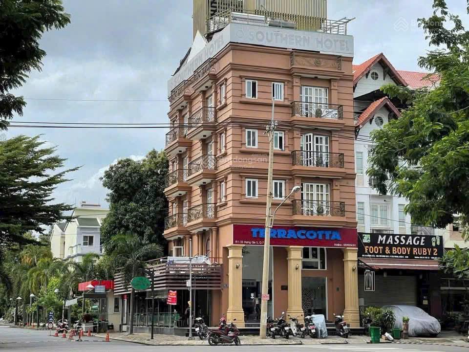 Gấp. bán gấp tòa nhà 17p chdv góc đường bùi bằng đoàn khu hưng gia, 198m2, giá 69,5 tỷ