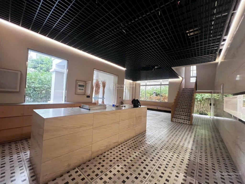 Gấp. cho thuê biệt thự phú mỹ hưng mặt đường c, gần midtown, 297m2, giá 120tr/tháng có vat