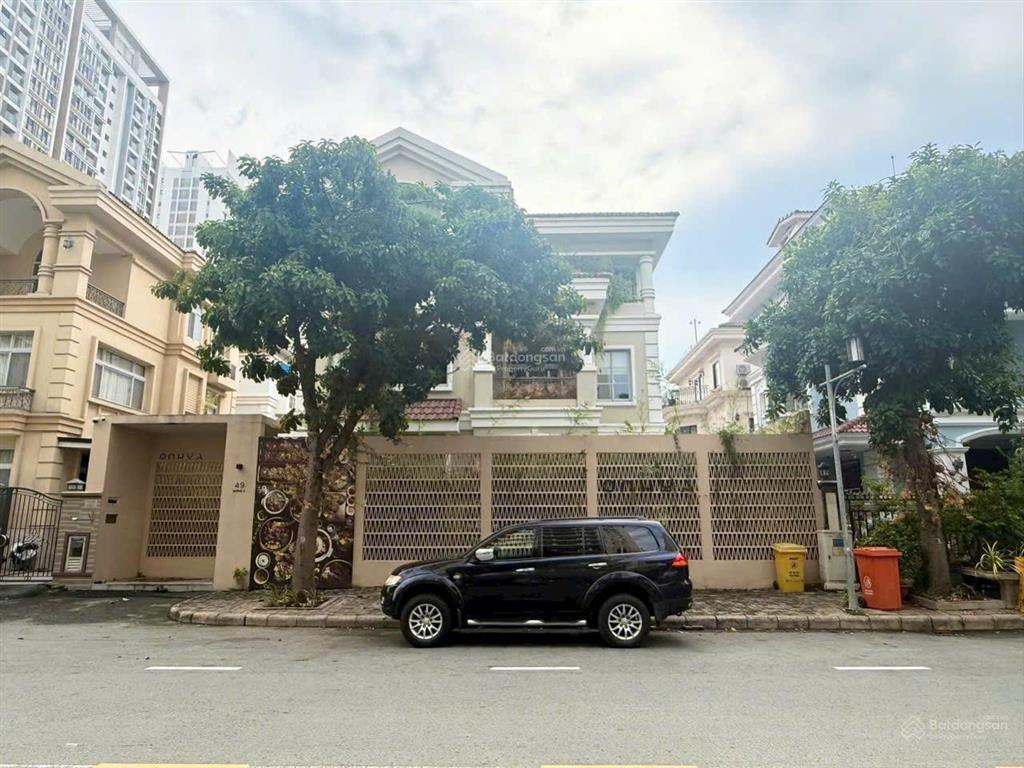Gấp. cho thuê biệt thự phú mỹ hưng mặt đường c, gần midtown, 297m2, giá 120tr/tháng có vat