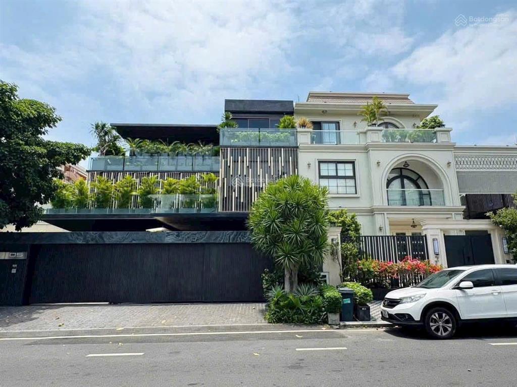 Gấp. chủ kẹt tiền bán gấp biệt thự phú mỹ hưng, 255m2, có hồ bơi, thang máy, giá 105 tỷ