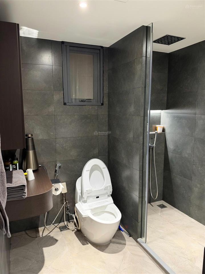Gấp. kẹt tiền bán gấp căn hộ scenic valley 1  151m2  căn góc, view sông, lầu cao, giá 13 tỷ