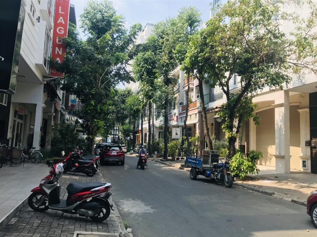 Gấp. bán gấp nhà phố hưng gia 4, pmh, kế chung cư sky garden, giá 29,5 tỷ