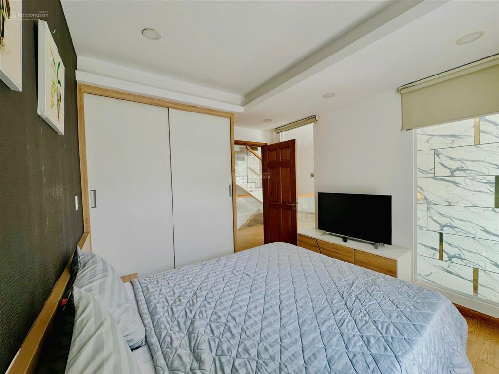 Gấp. cho thuê penthouse sky garden 3, 250m2, 3pn, 3wc, nội thất đẹp giá 40tr/tháng
