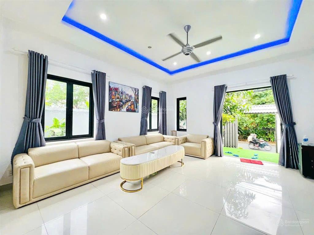 Gấp. cho thuê biệt thự đơn lập phú mỹ hưng, căn góc, có hồ bơi, diện tích 345m2, giá 70tr/tháng