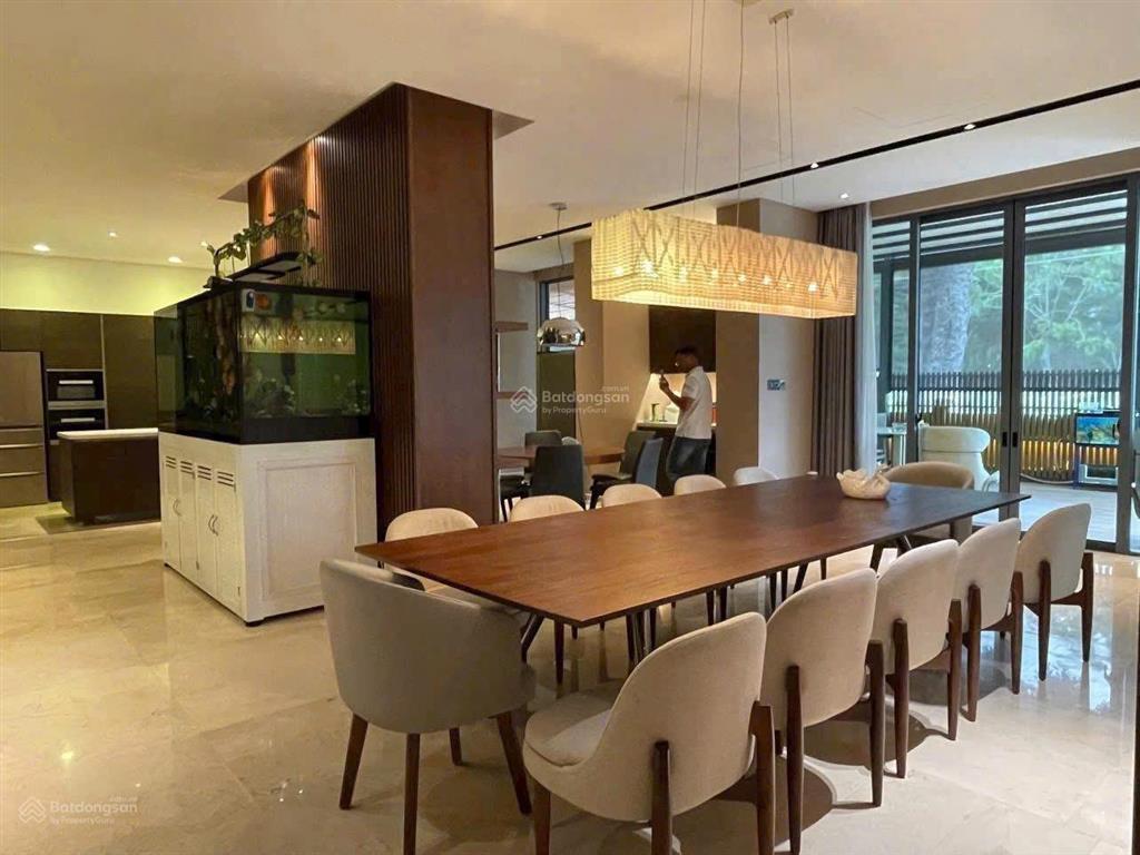 Gấp. bán gấp biệt thự đơn lập phú gia, 368m2, có hầm, căn góc, giá 140 tỷ
