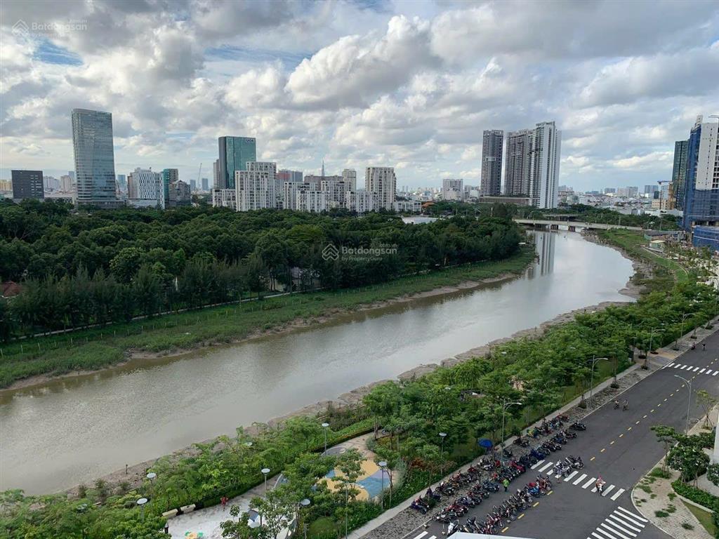 View sông trọn vẹn  giá tốt thị trường. căn hộ midtown phú mỹ hưng.  ngay 0901 764 ***