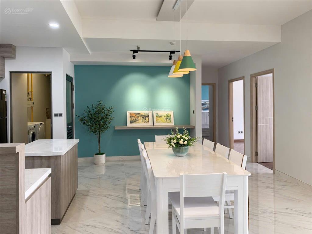 View sông trọn vẹn  giá tốt thị trường. căn hộ midtown phú mỹ hưng.  ngay 0901 764 ***
