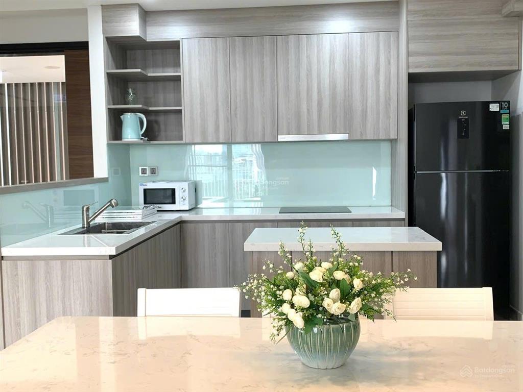 View sông trọn vẹn  giá tốt thị trường. căn hộ midtown phú mỹ hưng.  ngay 0901 764 ***