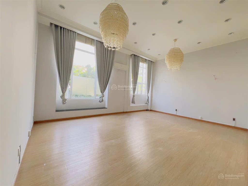Cần cho thuê văn phòng trong căn biệt thự khu mỹ thái 2 đường 17, trục chính vào khu nam