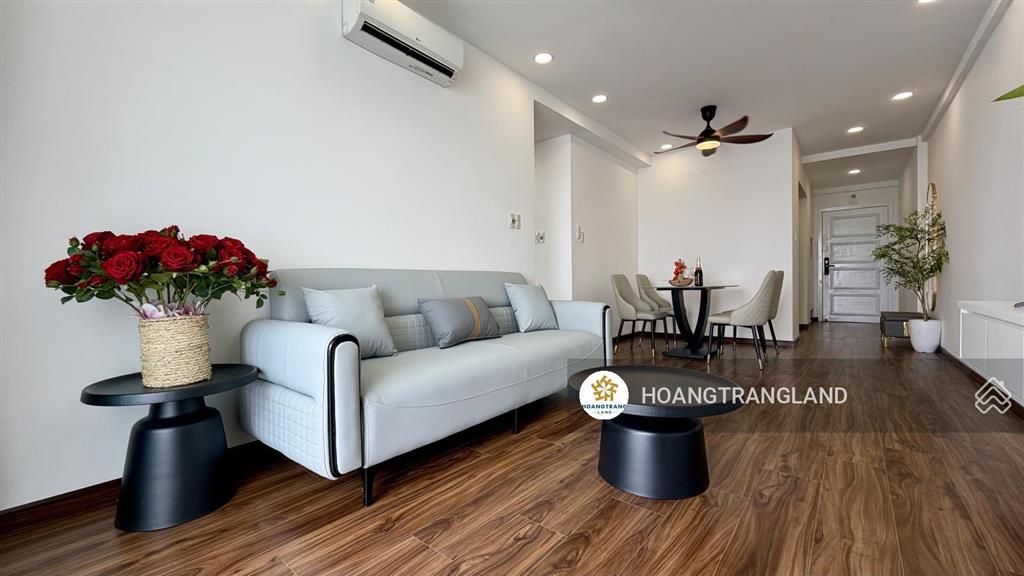 Bán gấp 2pn hoàng anh thanh bình q7 hcm  nhà siêu rộng cực đẹp view q1.  trang hatb 0905 521 ***