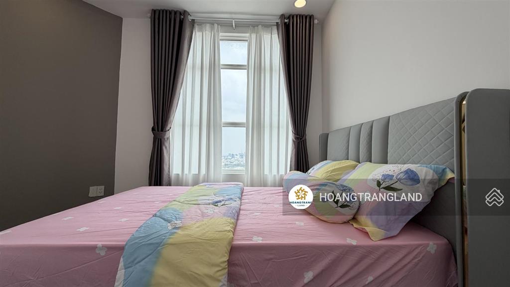 Bán gấp 2pn hoàng anh thanh bình q7 hcm  nhà siêu rộng cực đẹp view q1.  trang hatb 0905 521 ***