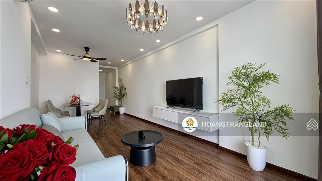 Bán gấp 2pn hoàng anh thanh bình q7 hcm  nhà siêu rộng cực đẹp view q1.  trang hatb 0905 521 ***