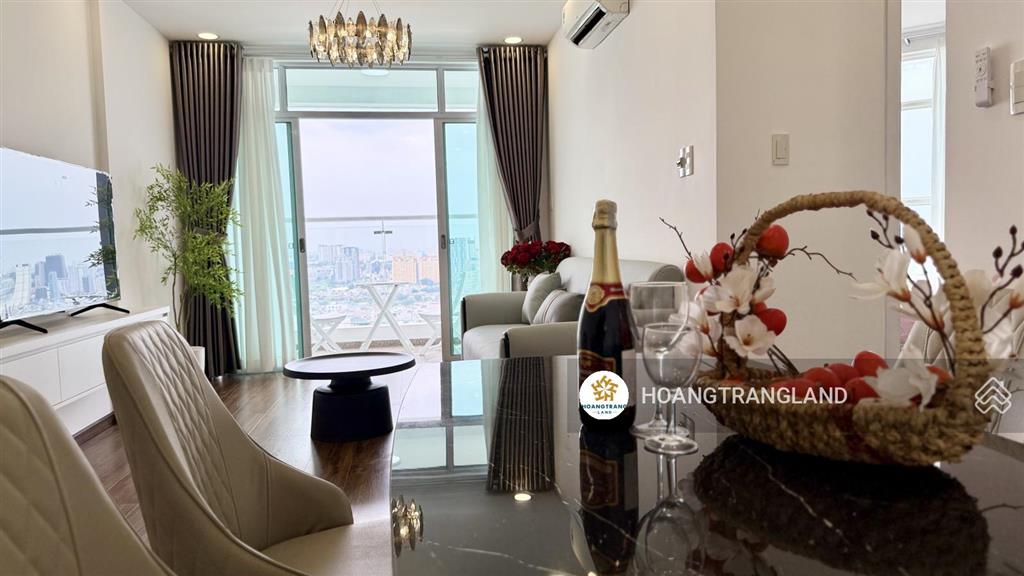 Bán gấp 2pn hoàng anh thanh bình q7 hcm  nhà siêu rộng cực đẹp view q1.  trang hatb 0905 521 ***