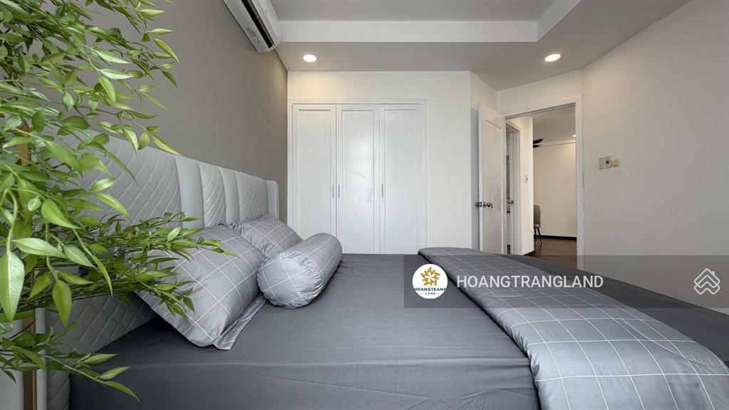Bán gấp 2pn hoàng anh thanh bình q7 hcm  nhà siêu rộng cực đẹp view q1.  trang hatb 0905 521 ***