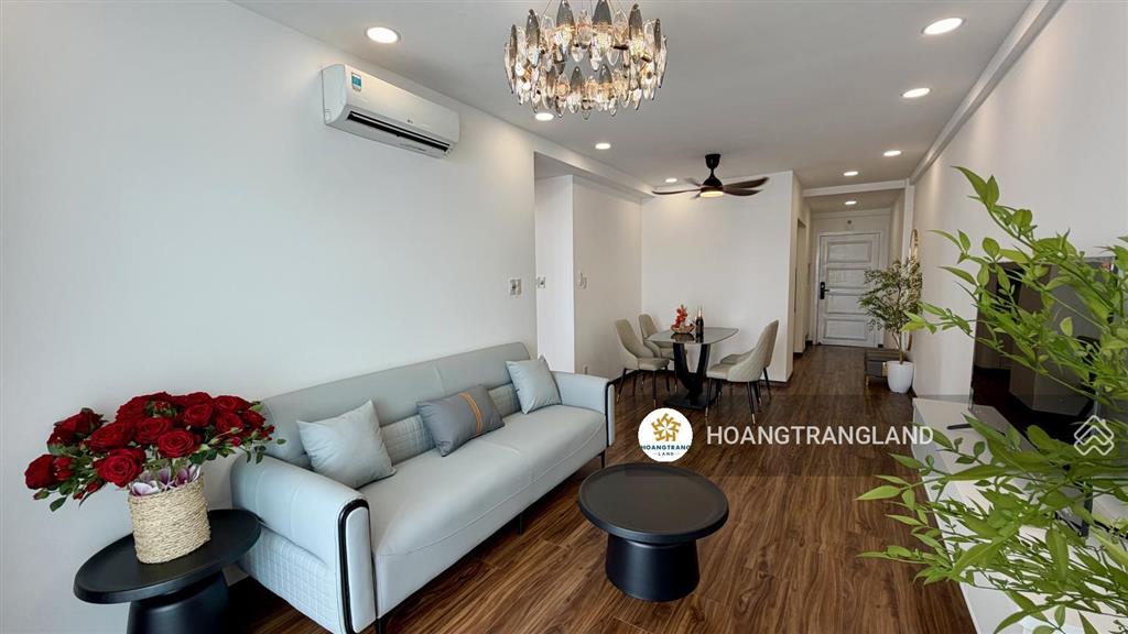 Bán gấp 2pn hoàng anh thanh bình q7 hcm  nhà siêu rộng cực đẹp view q1.  trang hatb 0905 521 ***