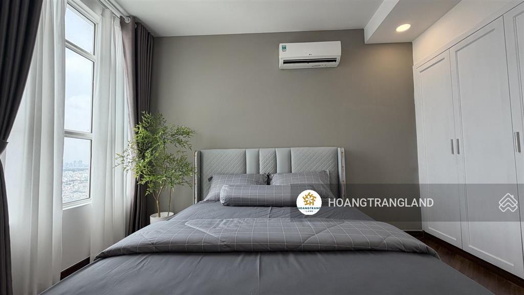 Bán gấp 2pn hoàng anh thanh bình q7 hcm  nhà siêu rộng cực đẹp view q1.  trang hatb 0905 521 ***