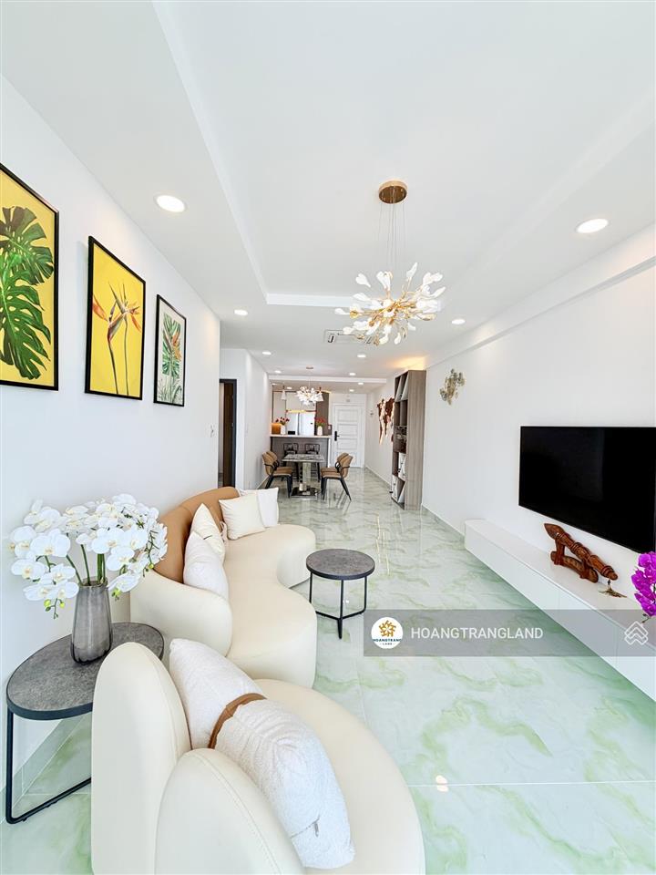 Bán gấp 2pn 2wc hoàng anh thanh bình q7  nhà siêu rộng cực đẹp view q1.  trang hatb 0905 521 ***